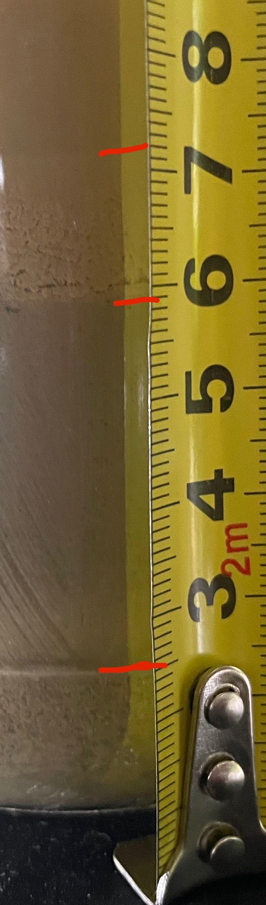 Pomiar oddzielonych warstw gleby w słoiku